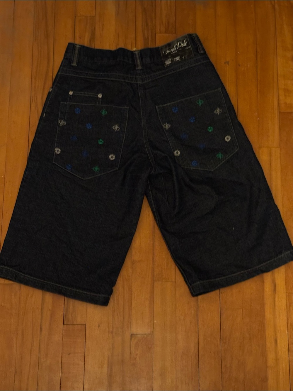 South Pole ! jorts size 32 embroidered
